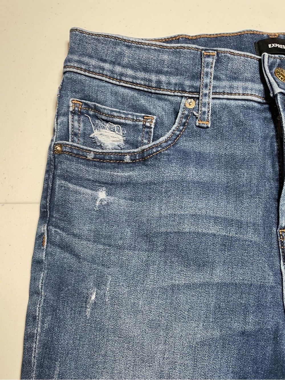 Express Skinny Mid Rise Jeans. Size 6S - Picture 5 of 10